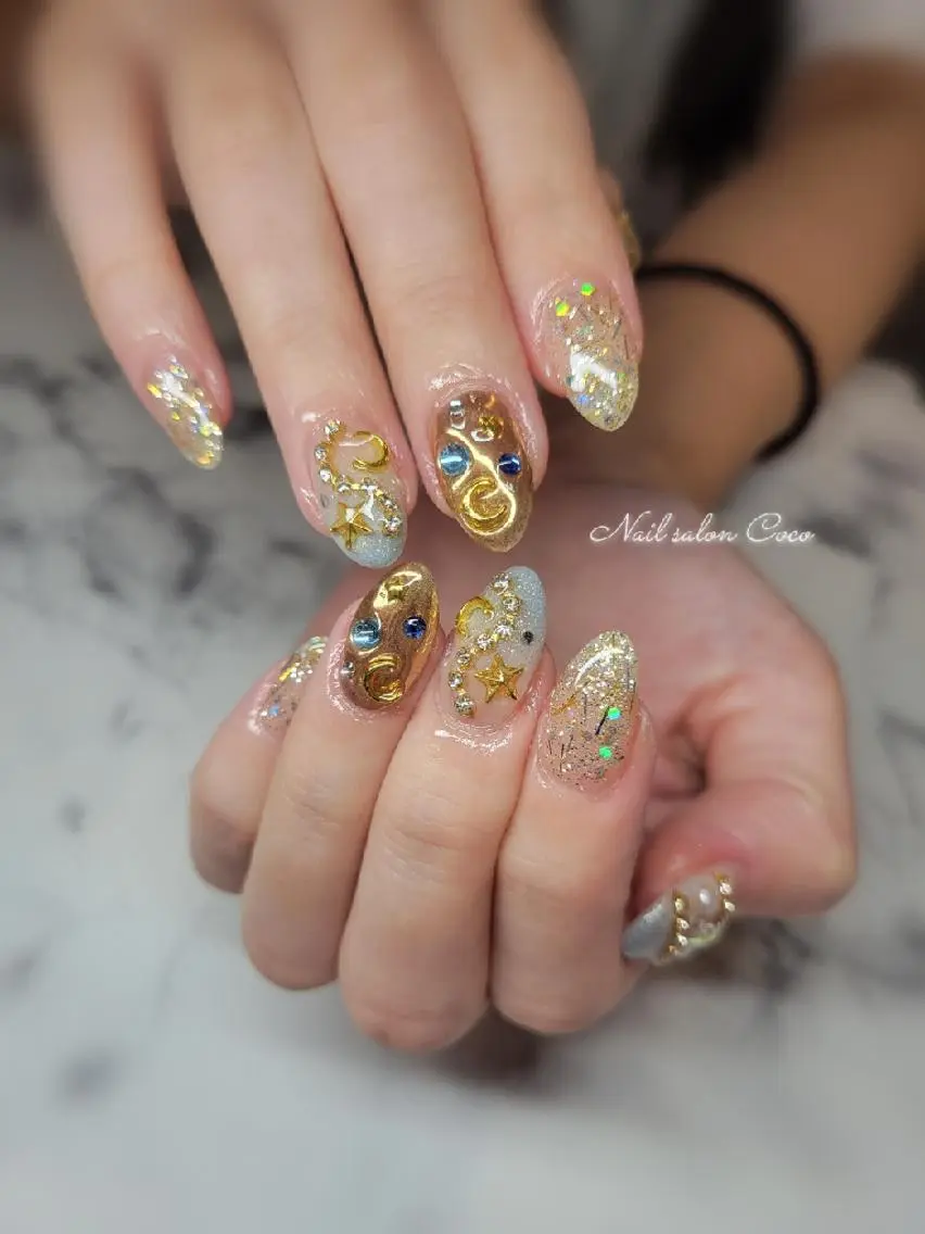 ネイル ゴールド グラデーション 水色 ミラーネイル 冬ネイル Nail salon Coco【溝の口駅】のネイルデザイン