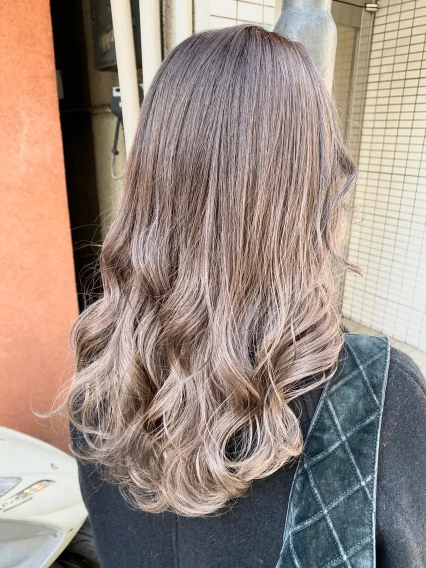 ロング カラー パーマ ヘアアレンジ アッシュ バレイヤージュ ベージュカラー ブリーチ 透明感カラー 👑指名率No.1 👑坂口飛翔のヘアスタイル