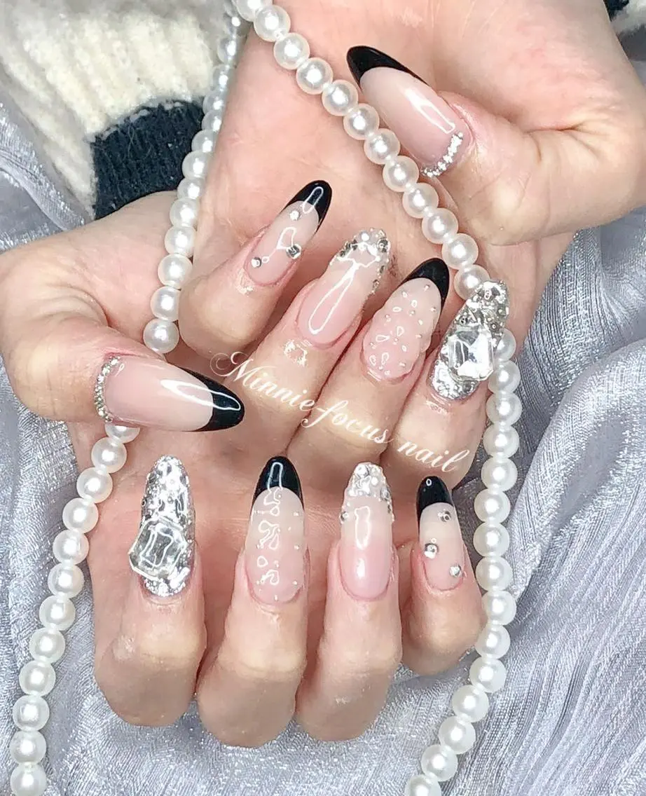 ネイル フレンチネイル ゴージャス キラキラネイル 韓国ネイル 持ち込み 🧸Luvia nail✨のネイルデザイン