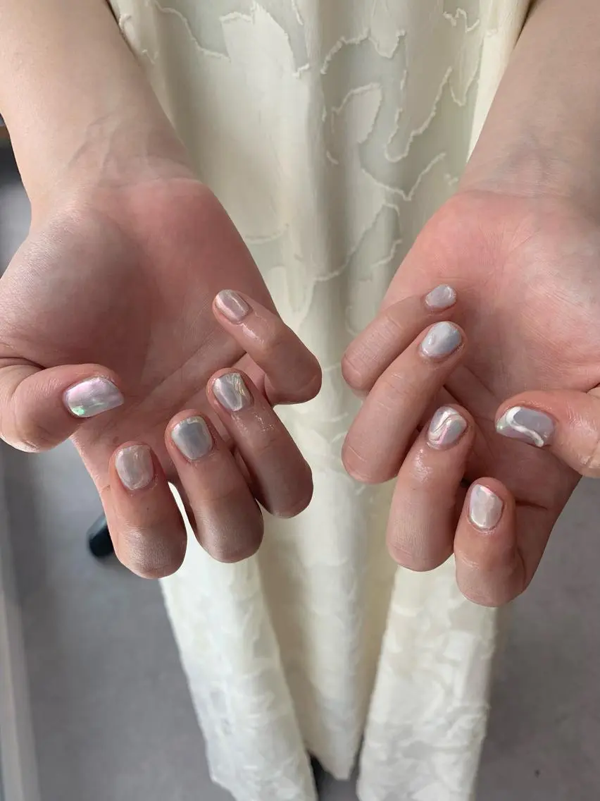 ネイル オーロラネイル ニュアンスネイル マキノ ユイのネイルデザイン