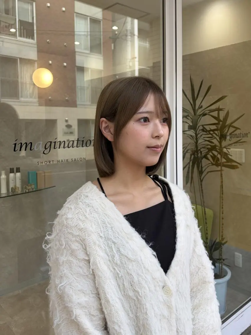 セミロング アッシュ 韓国ヘアケアブリーチ 莉奈のヘアスタイル