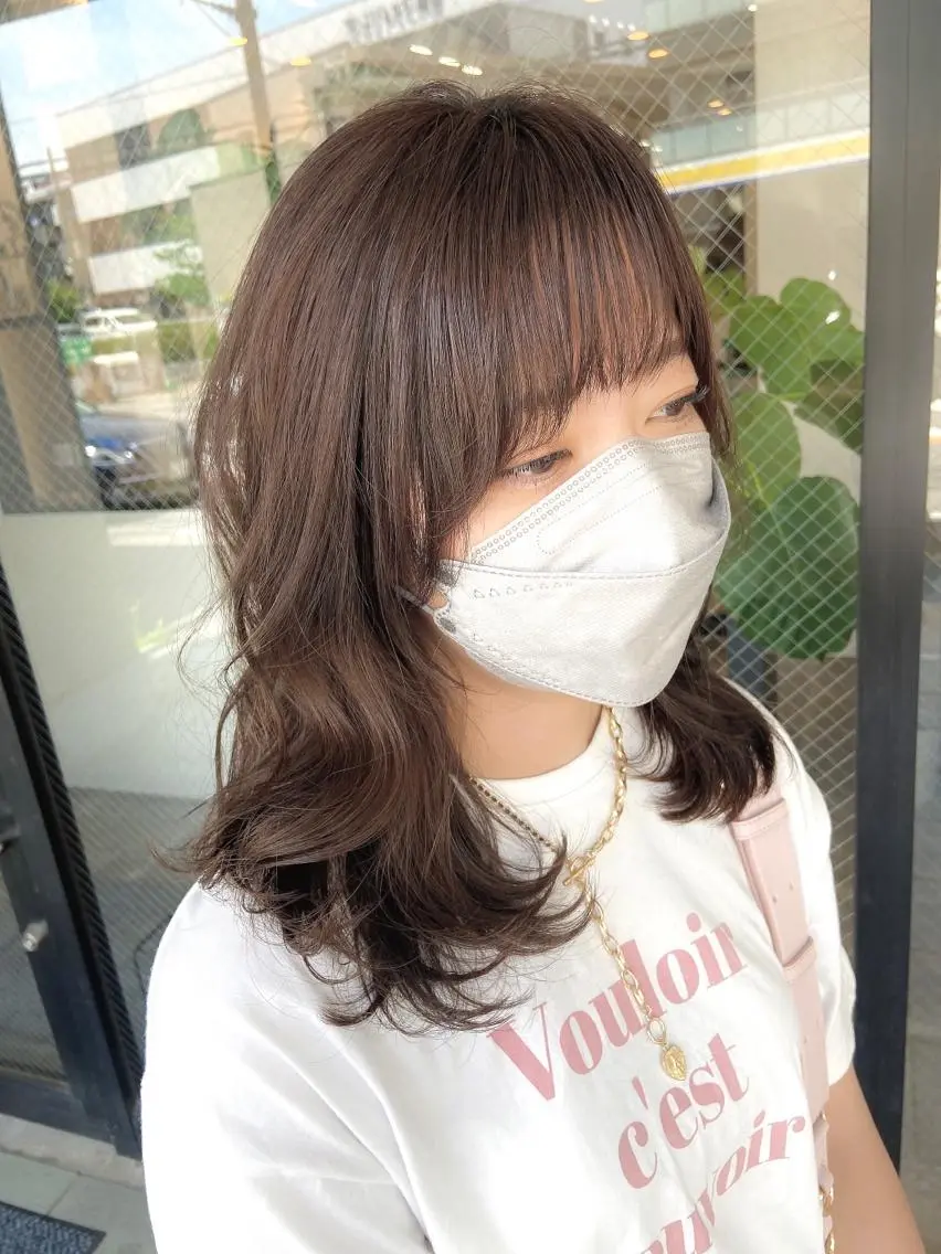 セミロング レイヤーカット サイドバング 小顔カット 柏韓国ヘア 白石芽衣のヘアスタイル