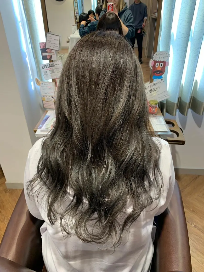 ロング カラー パーマ ヘアアレンジ キッズ ネイル マツエク・マツパ グレージュ ヘアカラー トリートメント 韓国♡ハイライト ♡YURIのヘアスタイル
