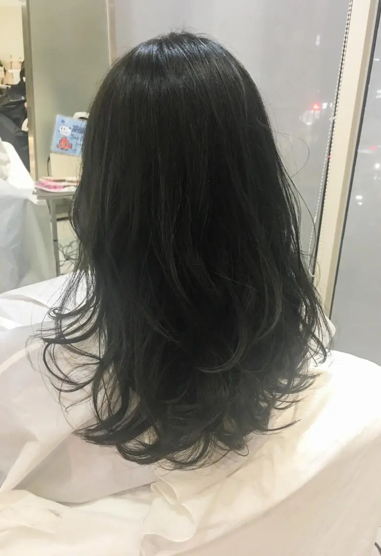 セミロング カラー ダークグレー ダークグレージュ グレージュ レイヤーカット 中山 天地のヘアスタイル
