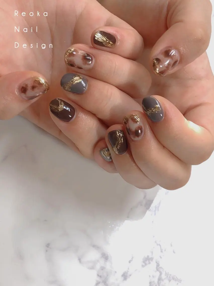 ミディアム ネイル Blowe ニュアンスのネイルデザイン