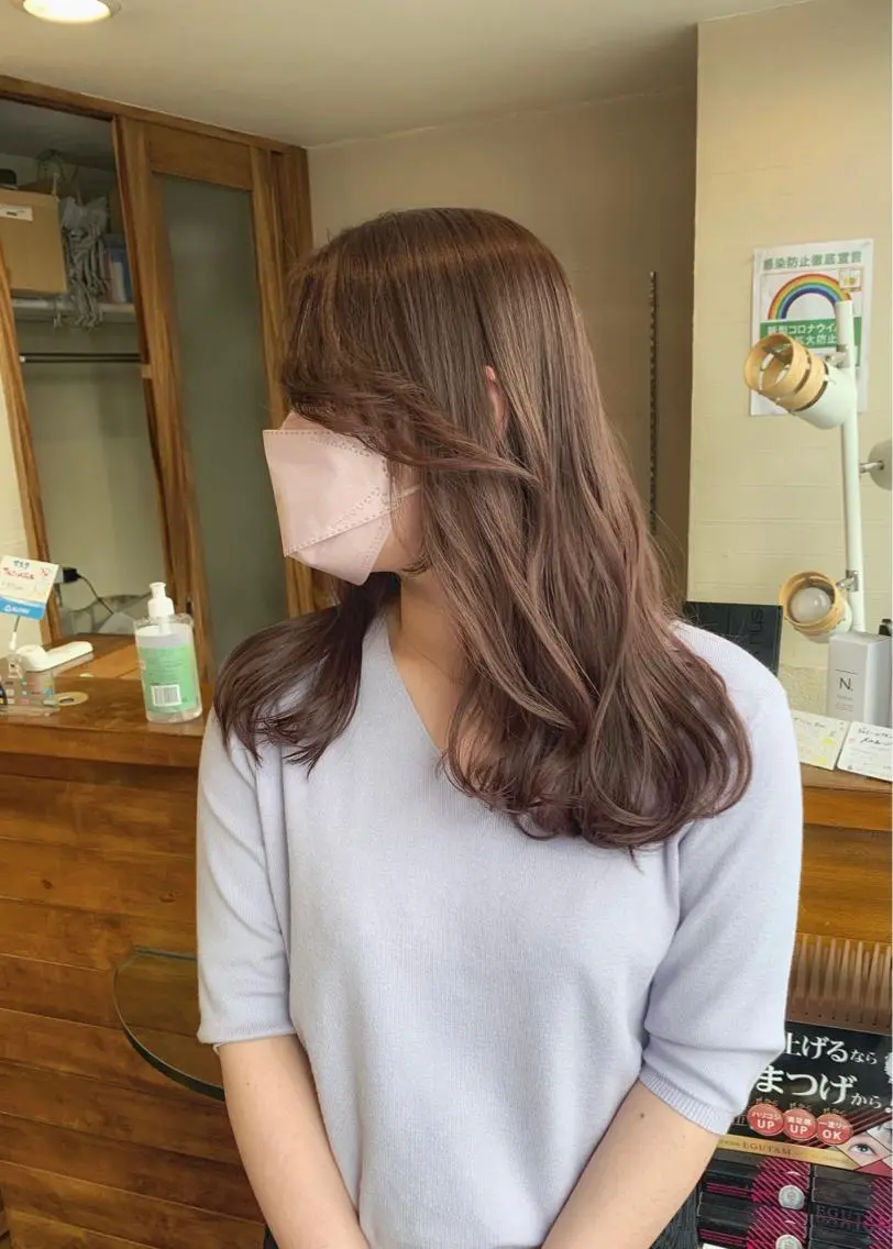 セミロング カラー ベージュカラー ミルクティーベージュ カット ヘアカラー トリートメント 矢野 晃平のヘアスタイル