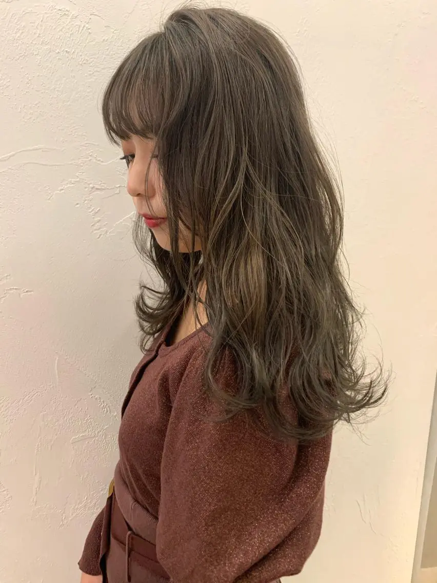 セミロング カラー ハイトーンボブ 前田 表参道　グレージュのヘアスタイル