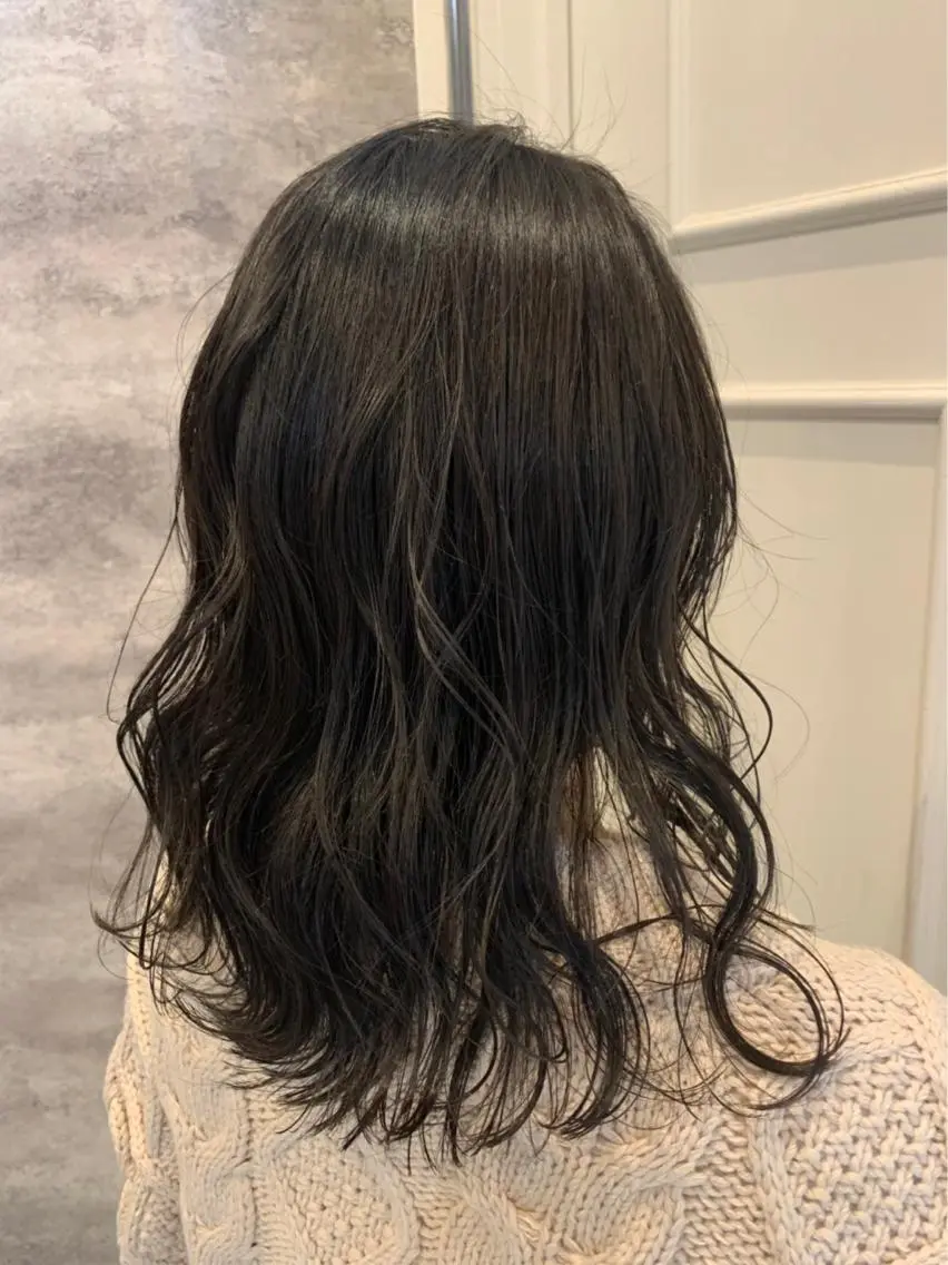 ミディアム カラー ダークグレー Blanco Color&Careのヘアスタイル