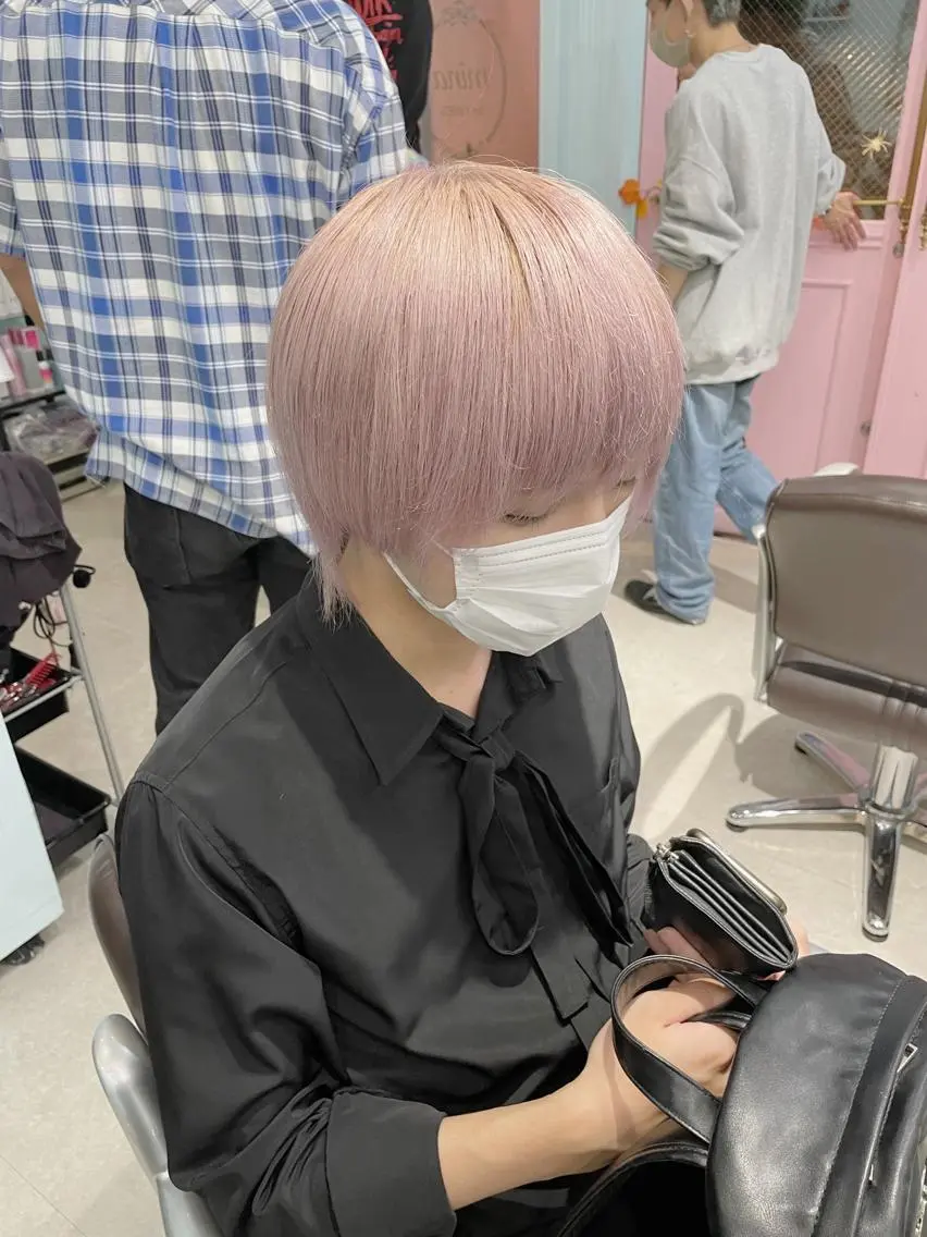 ショート カラー メンズ キッズ メンズバレイヤージュ メンズブリーチ メンズハイライト メンズハイトーン メンズインナーカラー カット ヘアカラー トリートメント 💟Chloe原宿店 🩶ハイトーンのヘアスタイル