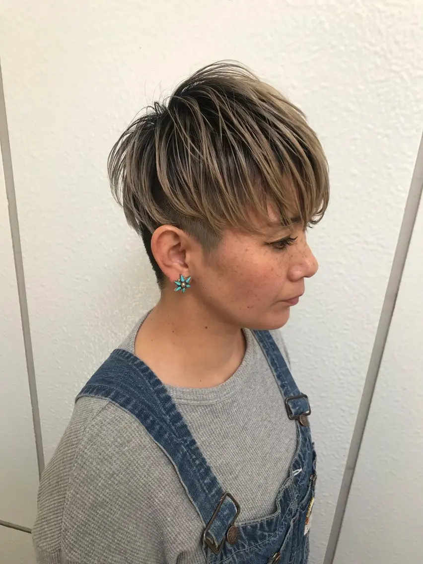 ショート カラー ブリーチ クロスパーマ松永裕久 似合わせカットのヘアスタイル