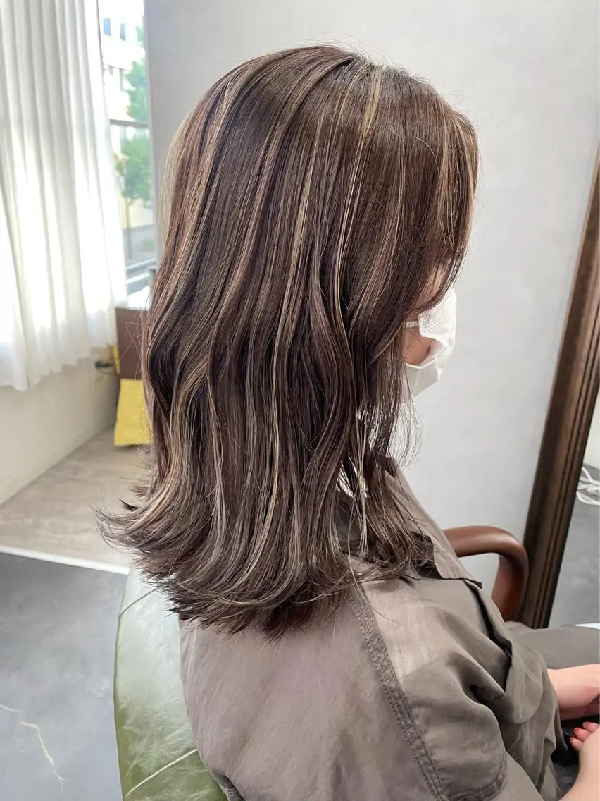 ミディアム ヘアカラー レイヤーカット/透明 感カラー🩵中村友美のヘアスタイル