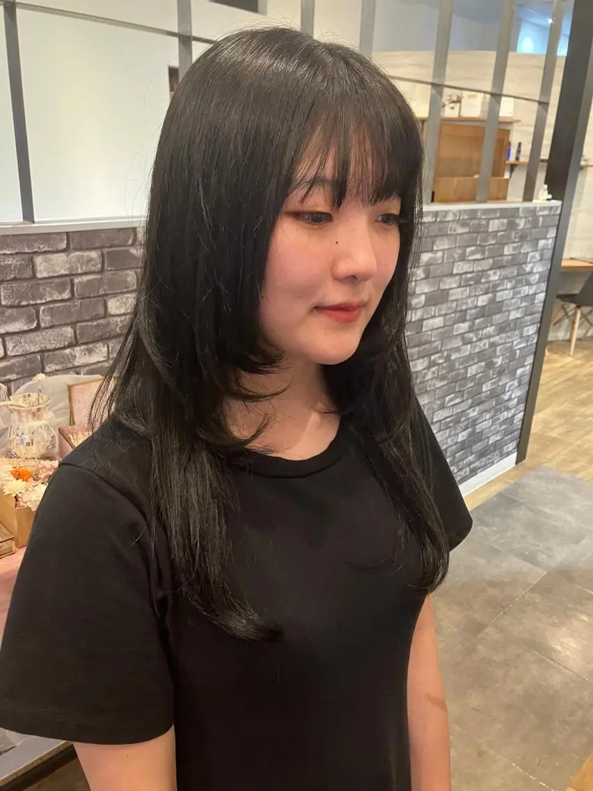 ロング 顔まわりレイヤー レイヤーカット カット mai /attraのヘアスタイル
