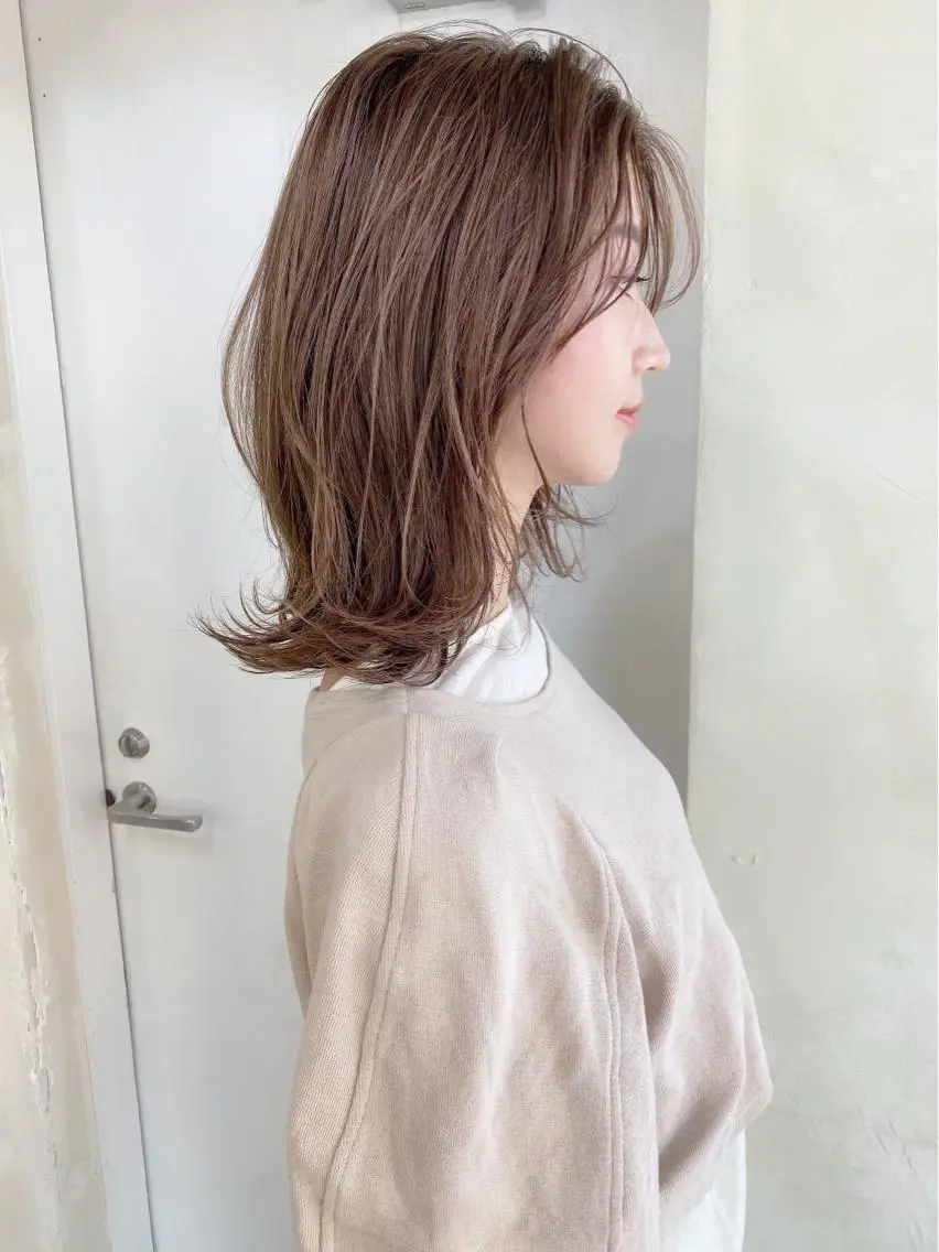 ミディアム くびれヘア くびれレイヤー レイヤーカット 鎌倉 彩のヘアスタイル