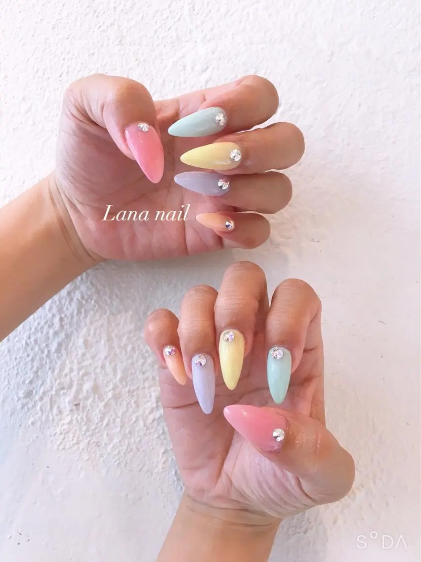 ネイル ストーンネイル ハンドネイル Lana nailのネイルデザイン