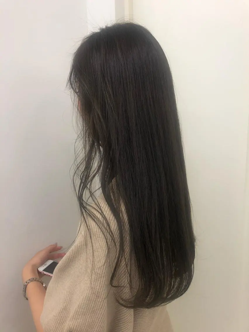 ロング カラー 安藤 佑衣のヘアスタイル