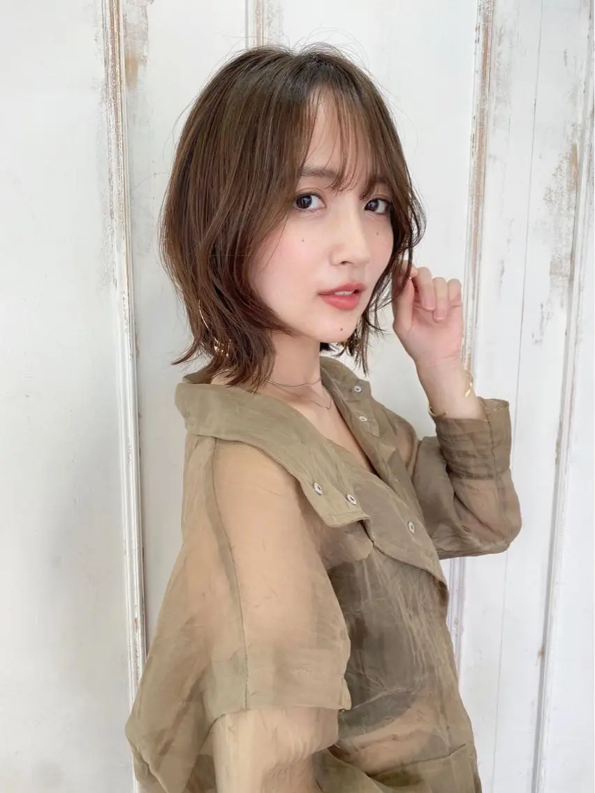 ミディアム くびれヘア くびれレイヤー レイヤーカット 鎌倉 彩のヘアスタイル