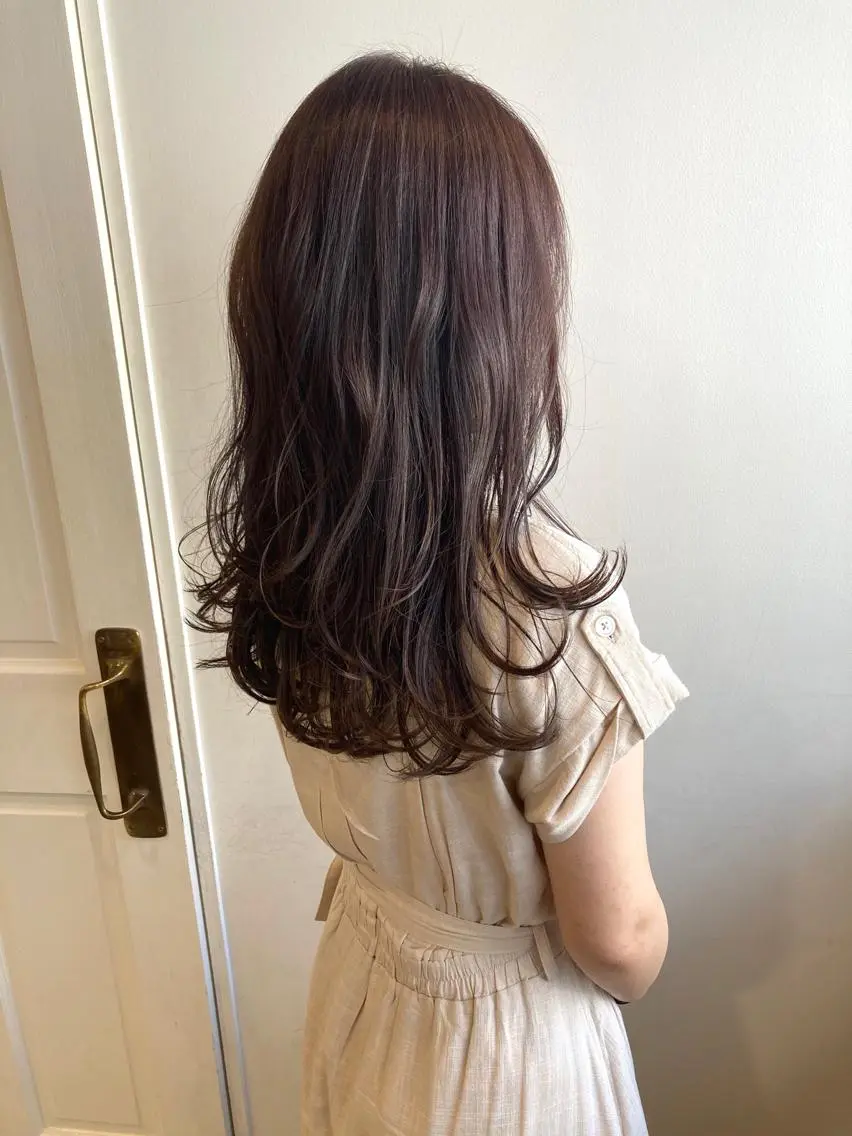 ロング カラー カット ヘアカラー トリートメント MIOベージュカラー 柔らかいカラーのヘアスタイル