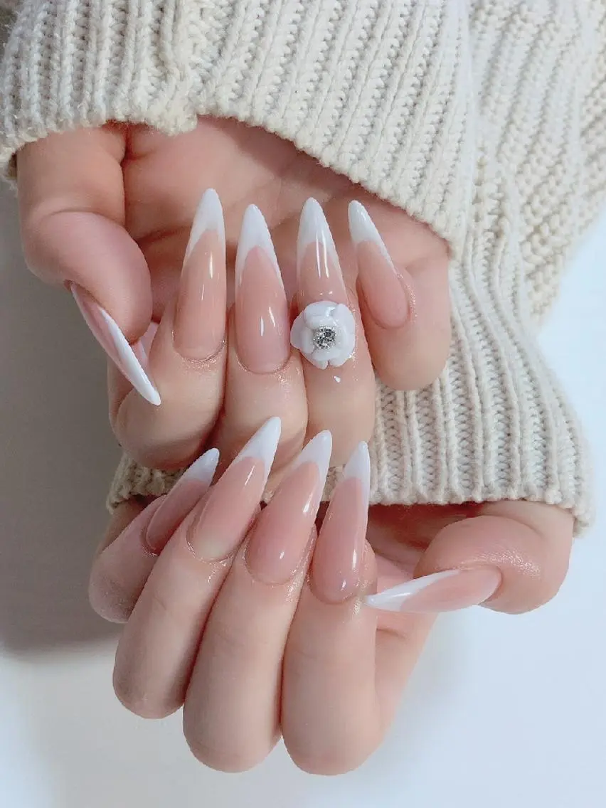 ネイル フレンチネイル ･:*+.✳︎˚✧₊ MAKI NAILのネイルデザイン