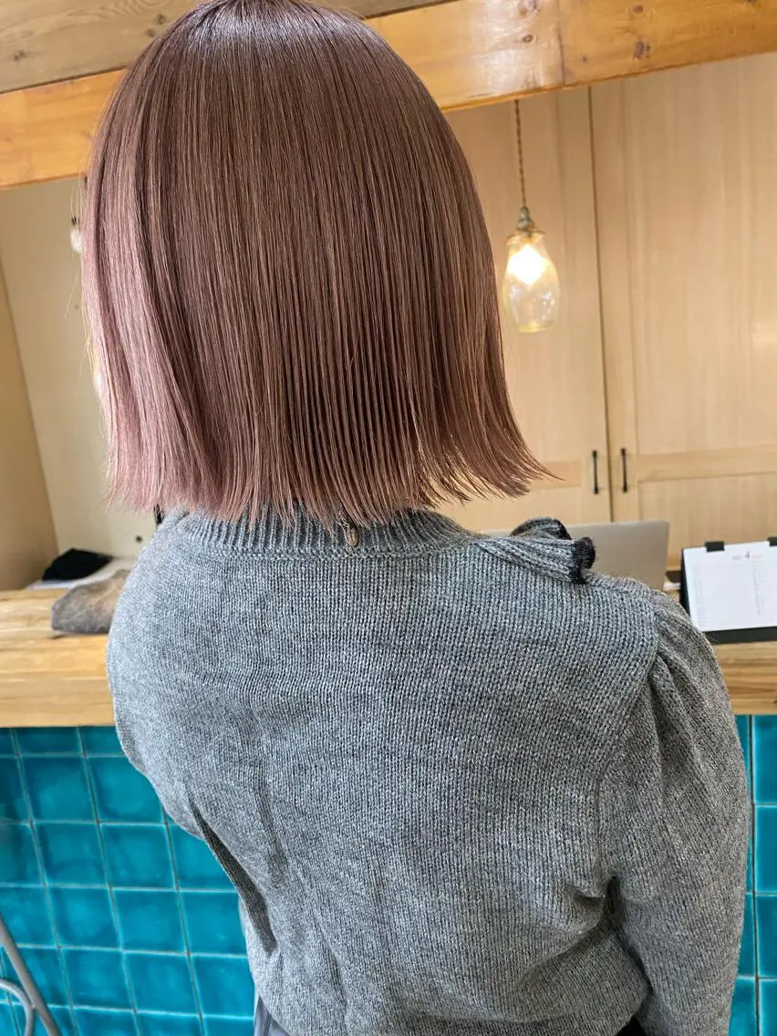 ミディアム カラー ベージュカラー ブリーチ ピンクカラー ピンクベージュ カット ヘアカラー パーマ美容師 hanaのヘアスタイル