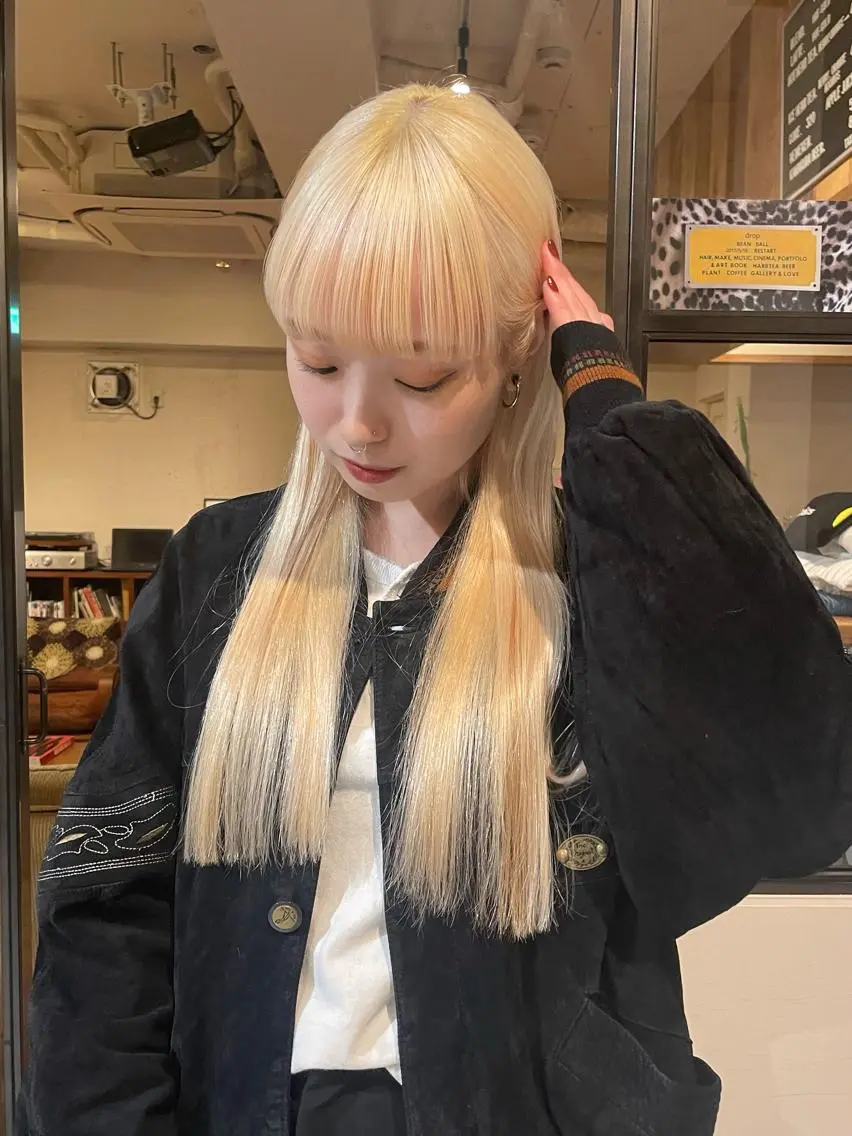 ロング カラー ブリーチ 抜きっぱなしブロンド ブロンド ファッションに 溶け込むstyleのヘアスタイル