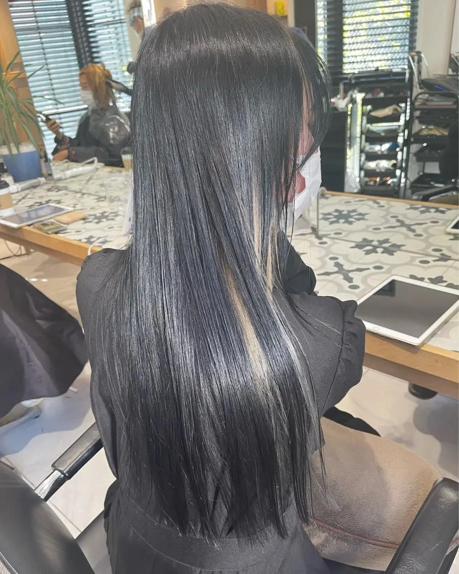 ロング カラー ベージュカラー ネイビーカラー ホワイトベージュ 透明感/レイヤー スタイル🤎mamiのヘアスタイル