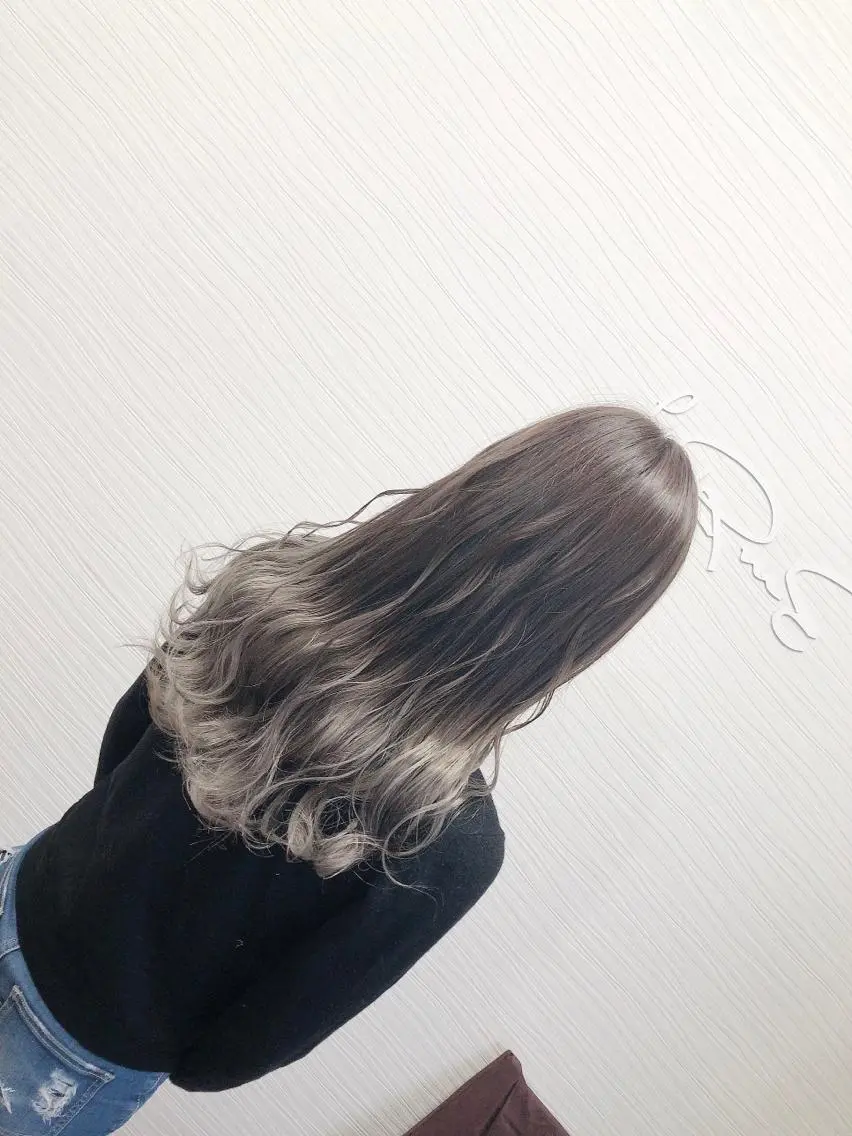 ロング カラー ブリーチ ヘアカラー トリートメント ヘッドスパ LaRmE Ayumi.のヘアスタイル