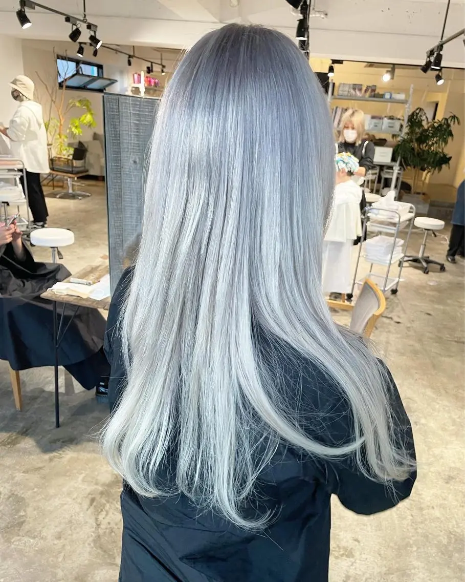 ロング カラー シルバー ホワイトシルバー ヘアカラー トリートメント ハイトーン/レイヤー /ケアブリーチ石川治のヘアスタイル