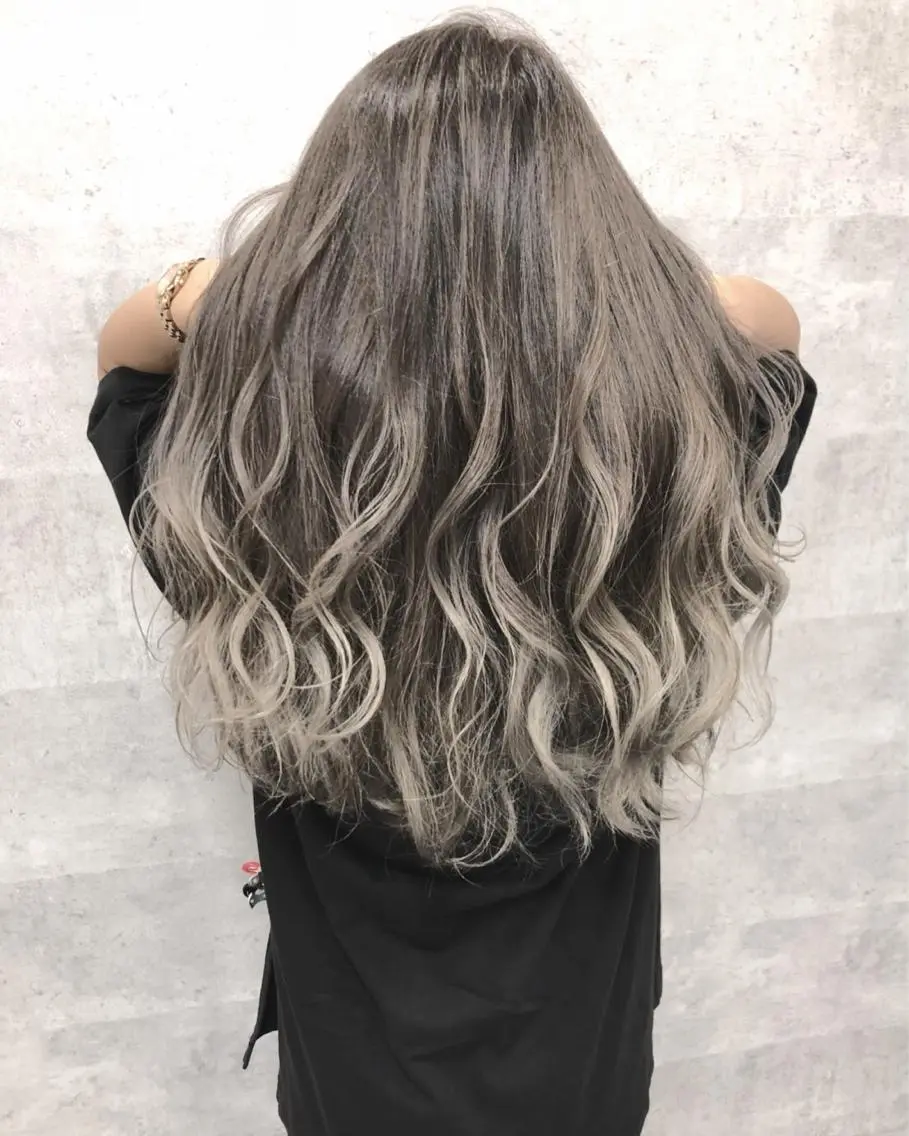 セミロング カラー 髪質改善 中川 翔のヘアスタイル