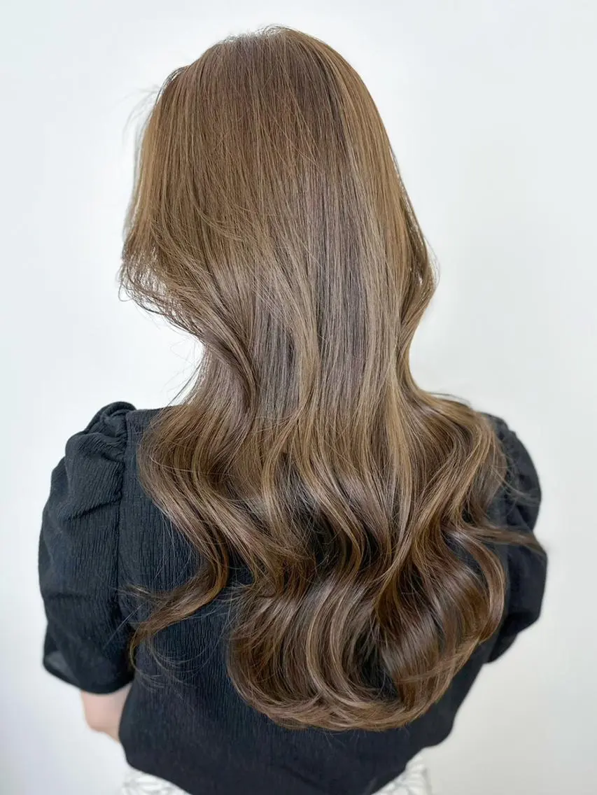 セミロング カラー ベージュカラー ミルクティーベージュ カット ヘアカラー トリートメント ITbyALBUM 下北沢店のヘアスタイル
