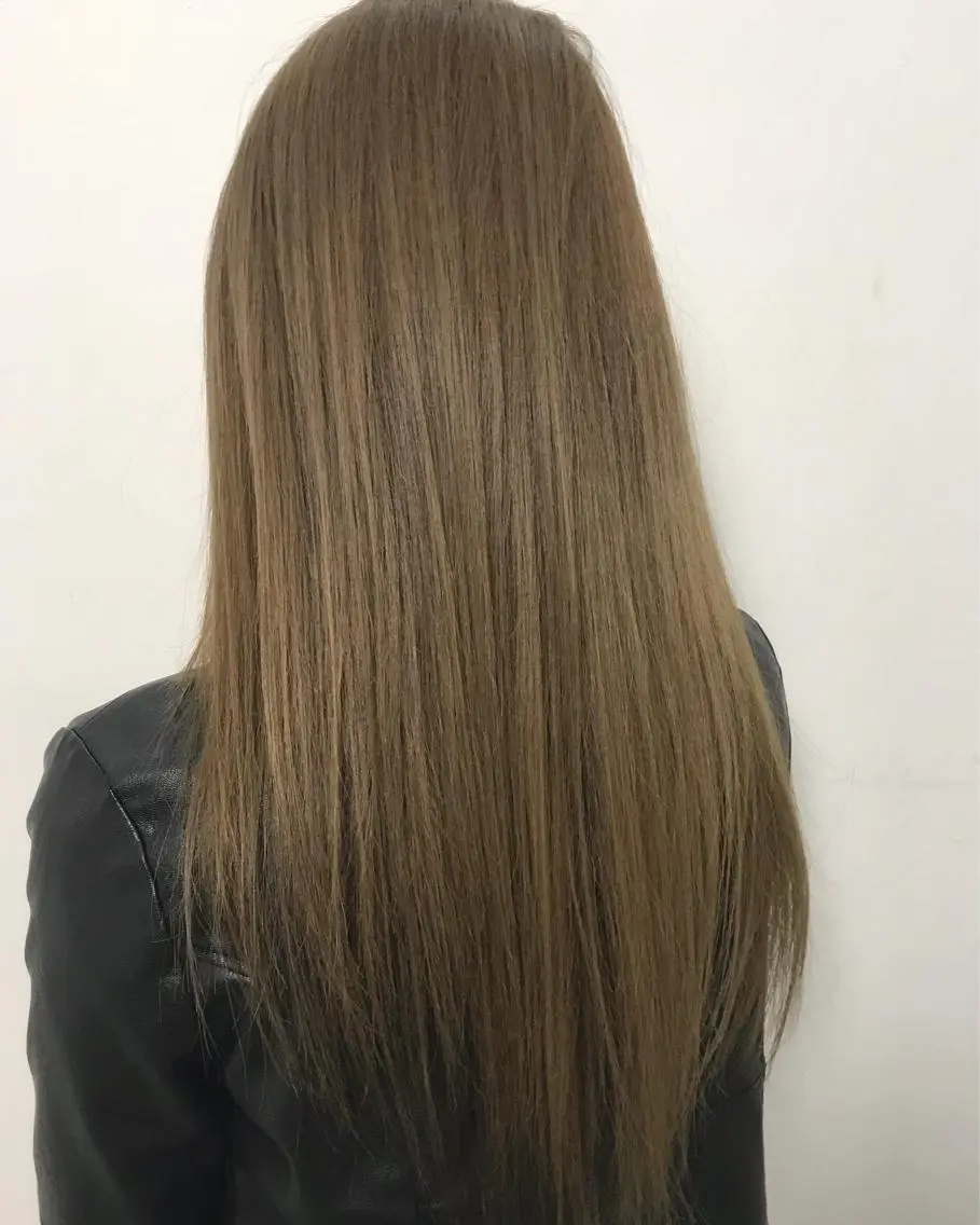 ミディアム カラー レイヤーカット 西村あきやのヘアスタイル