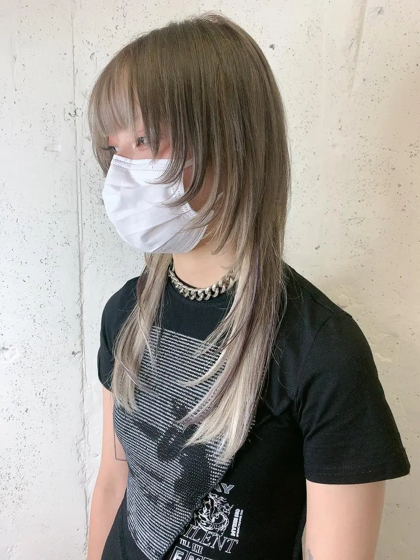 ロング カラー 透明感ハイトーン🦄 キラ🌈のヘアスタイル