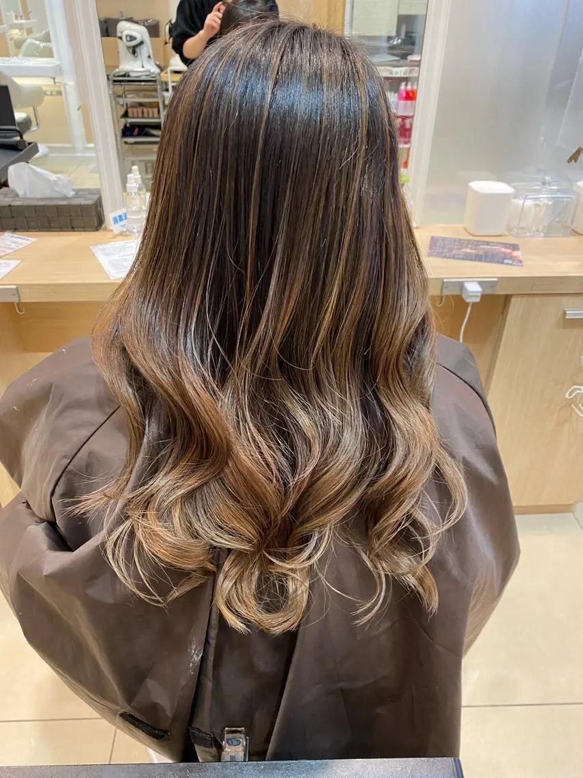 ロング カラー バレイヤージュ レイヤーカット Ash中目黒店 榊間茜のヘアスタイル
