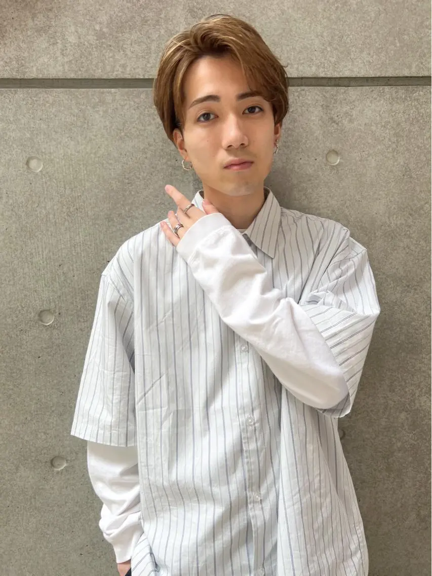 ショート メンズ センターパート かきあげバング メンズカット曲がる 縮毛矯正佐々木タクマのヘアスタイル