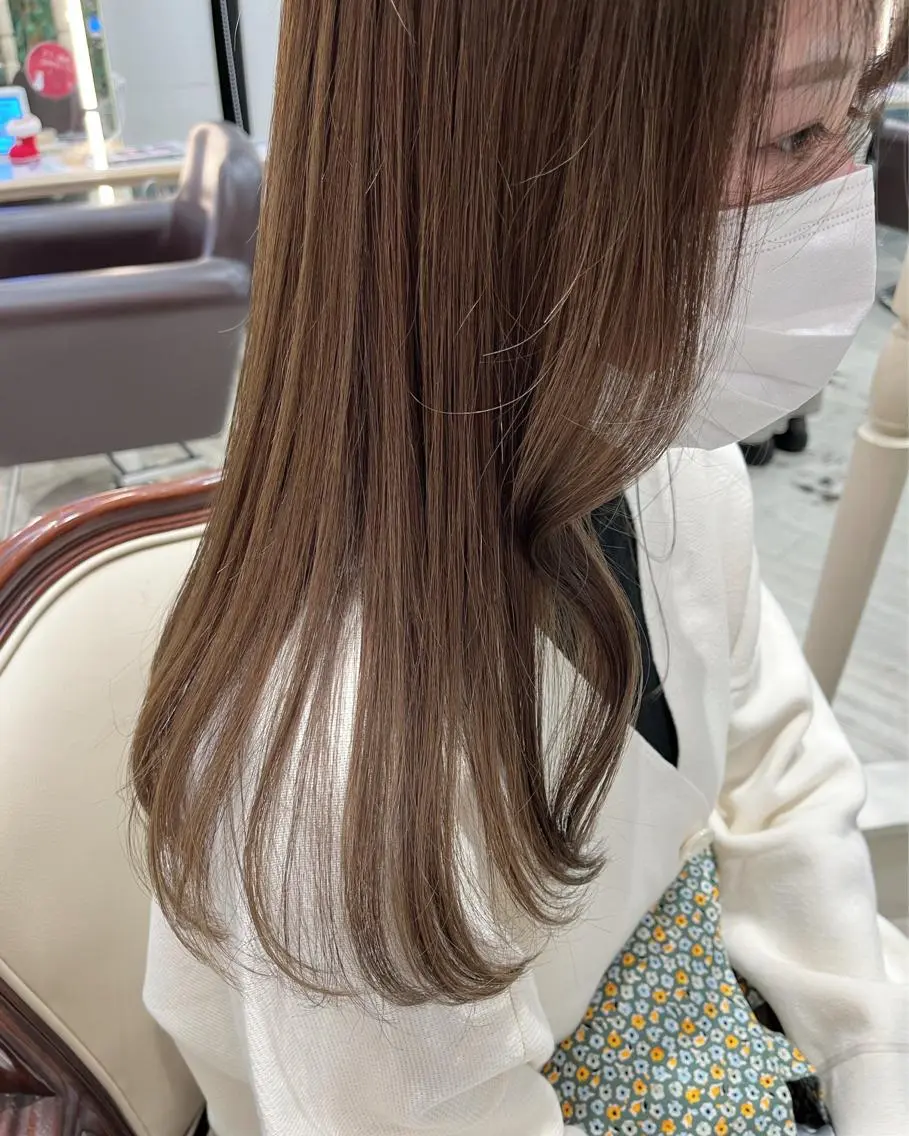 セミロング カラー グレージュ 顔まわりレイヤー レイヤーカット カット ヘアカラー トリートメント サソウ ユリエ🥥のヘアスタイル