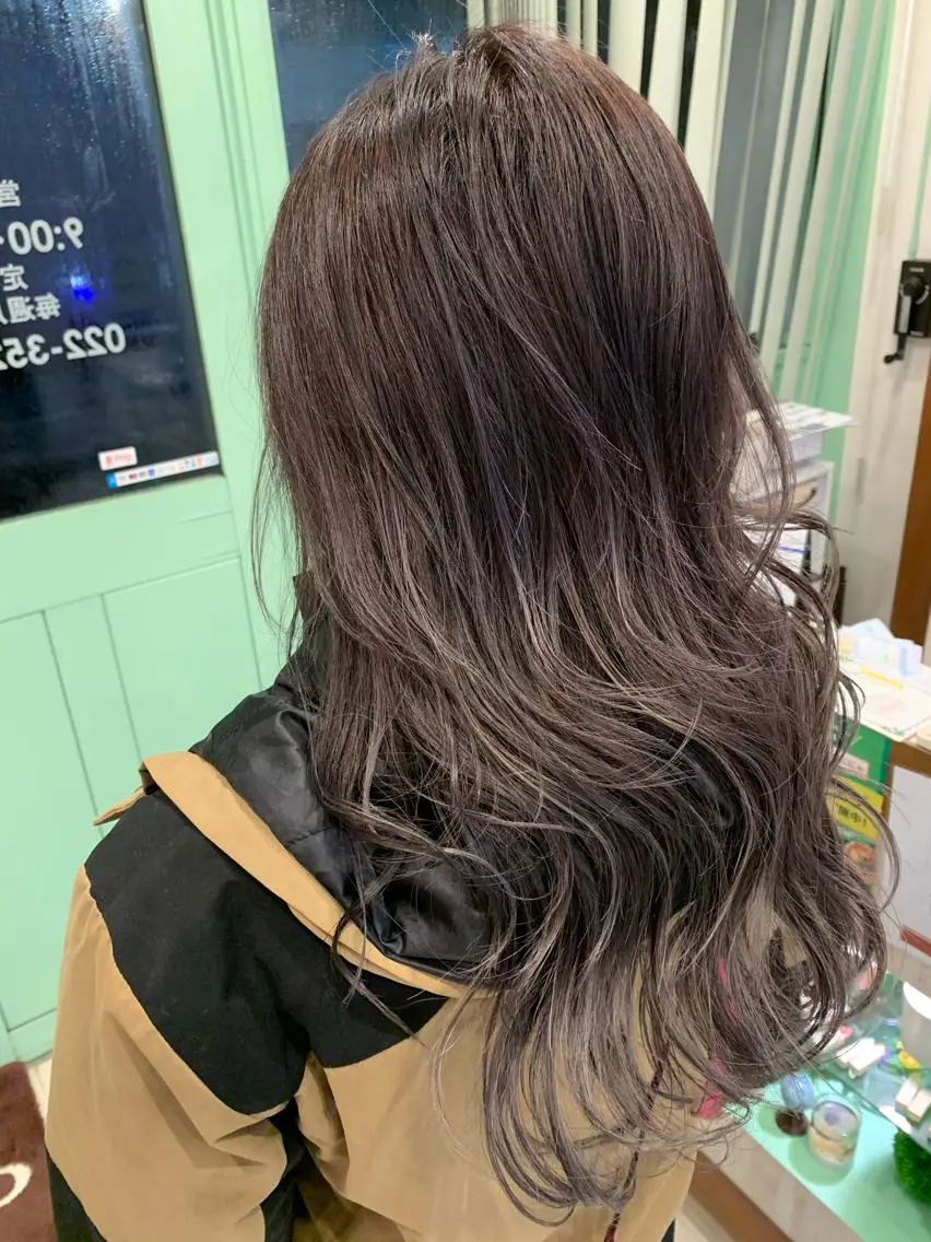 ロング カラー ハイライトカラー シルバー ハイライト ヘアカラー トリートメント schon 仙台のヘアスタイル