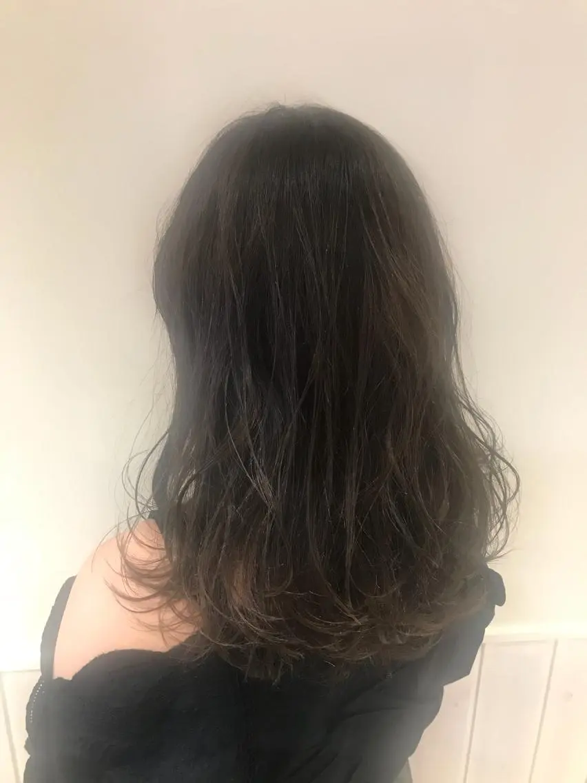 セミロング カラー グレージュ ハイライトカラー ハイライト レイヤーカット トリートメント 清水 ちひろ ✄トップスタイリストのヘアスタイル