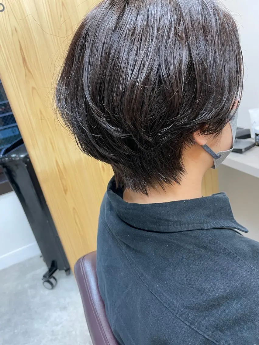 ショート カラー くるくるパーマ aikoのヘアスタイル