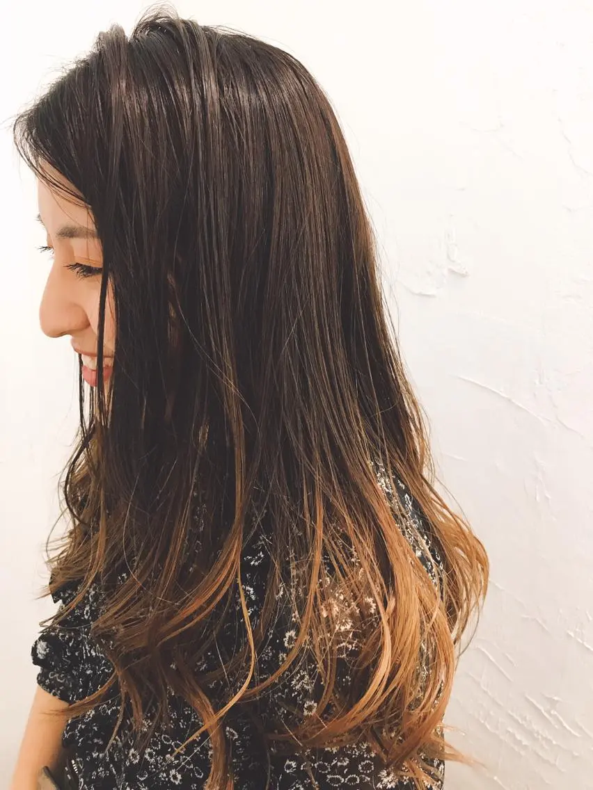 セミロング カラー グラデーションカラー 💓パーマ，💗 レイヤーカットのヘアスタイル
