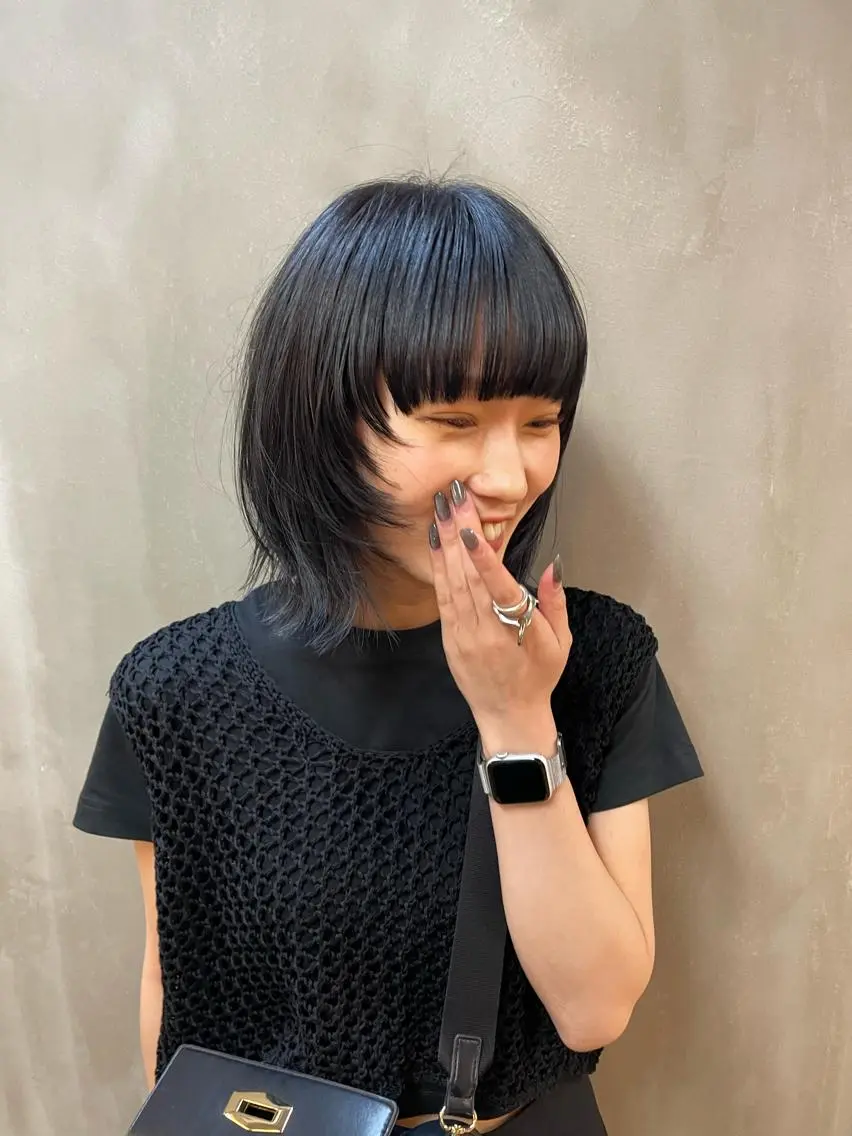 ミディアム カラー パーマ ヘアアレンジ メンズ キッズ ネイル マツエク・マツパ アイブロウ 黒髪 ネイビーカラー レイヤーカット ネイビー tatsumi/ボブ ウルフ/レイヤーのヘアスタイル