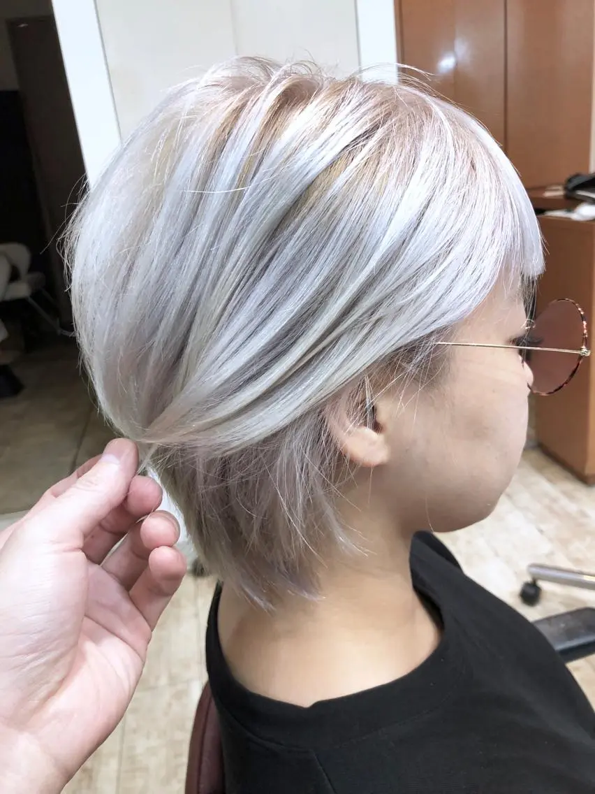ミディアム カラー ブリーチ ケアブリーチ 100%髪質改善特化 TRUNSのヘアスタイル