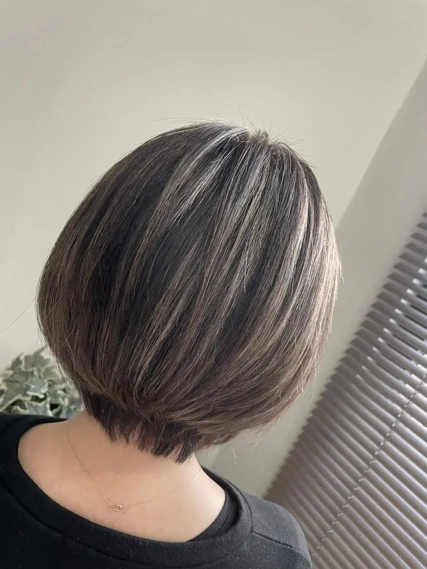 ショート アッシュ 白髪ぼかし ハイライト専門/大嶋のヘアスタイル