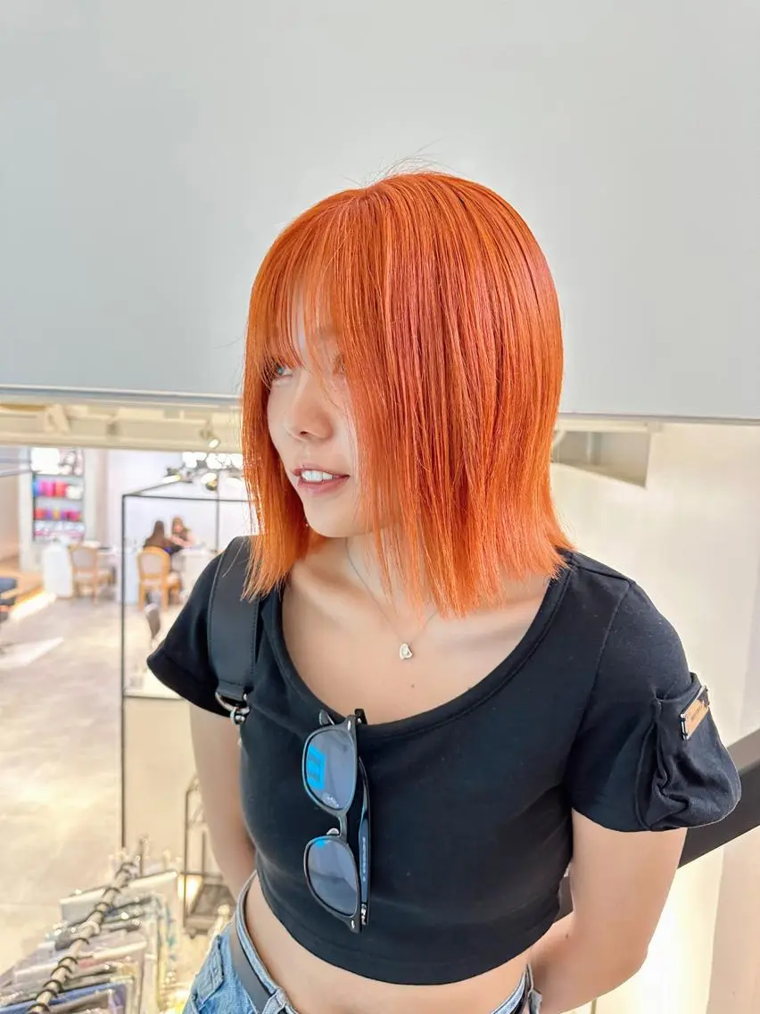 セミロング カラー ヘアアレンジ オレンジ ハイトーン特化 pepe🎀のヘアスタイル
