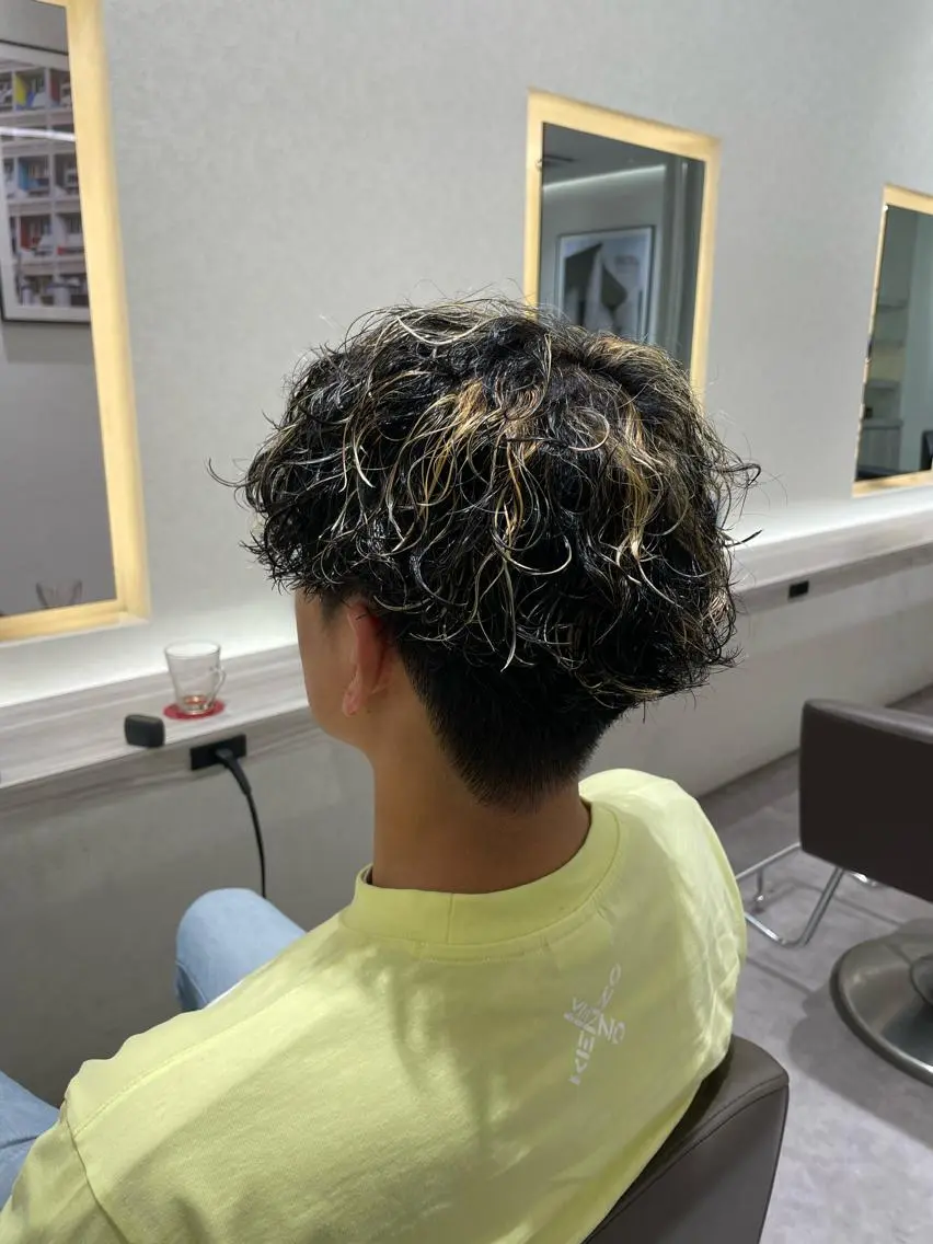ショート カラー パーマ メンズ メンズブリーチ メンズハイライト メンズメッシュ メンズパーマ メンズツイストパーマ カット ヘアカラー パーマ メンズ特化/今池駅 徒歩1分/岡本一真のヘアスタイル