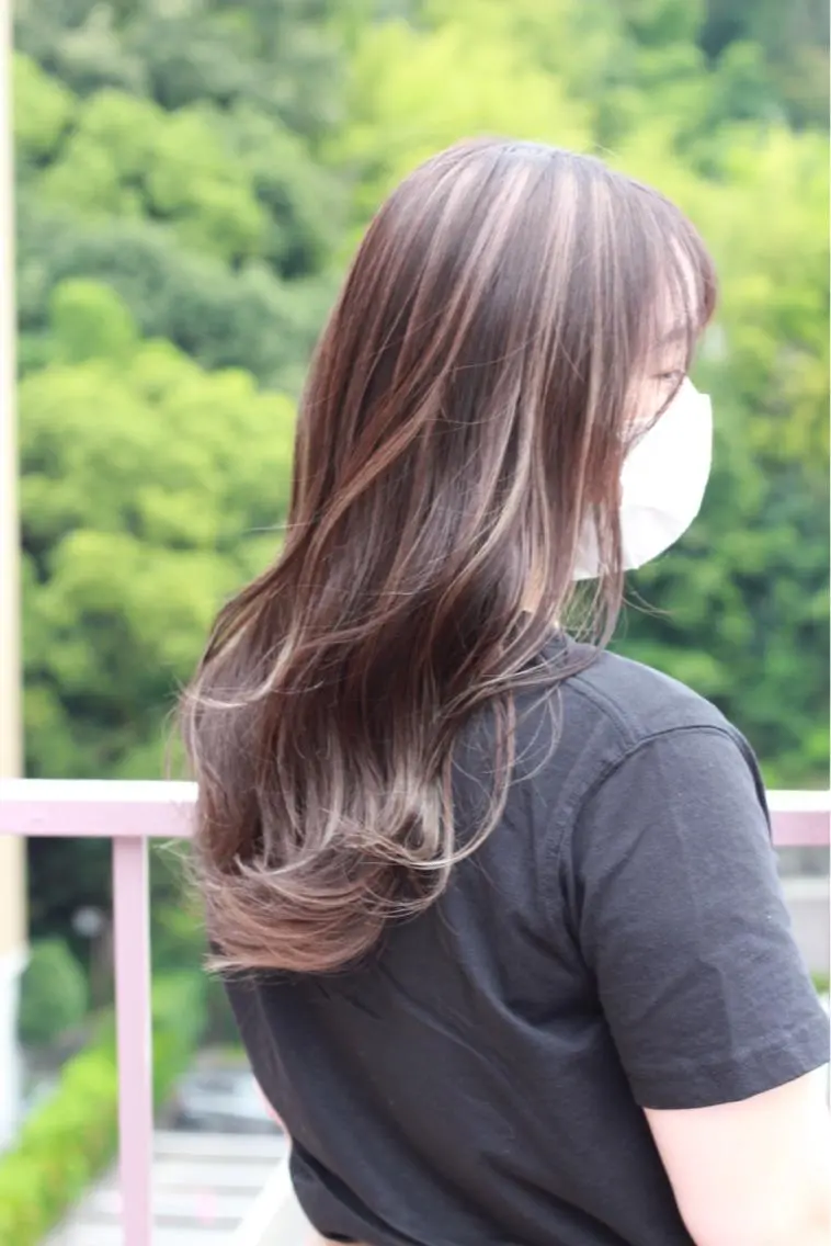 セミロング カラー ベージュカラー ハイライトカラー ハイライト ヘアカラー Viage （ビアージュ）のヘアスタイル