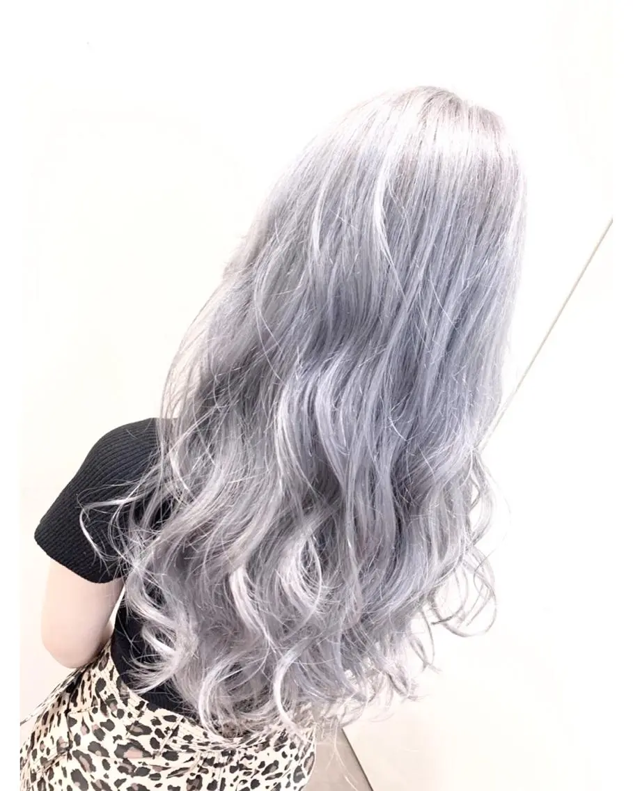 ロング カラー アッシュ シルバー シルバーアッシュ ヘアカラー トリートメント ハイトーン/ブリーチ ルミエール/新栄/栄のヘアスタイル
