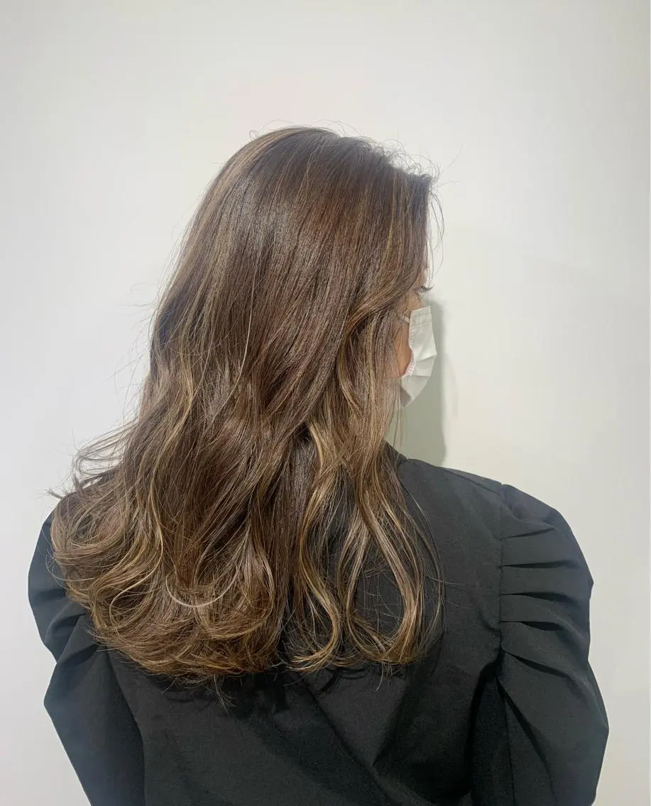 セミロング カラー ヘアカラー トリートメント ツヤカラー🤍 ARISAのヘアスタイル