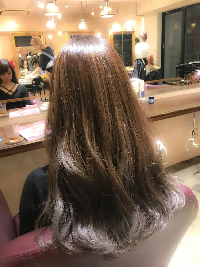 セミロング カラー パーマ ベージュカラー グラデーションカラー シルバー 🌈髪質改善💕 縮毛矯正✨青木まで✨のヘアスタイル