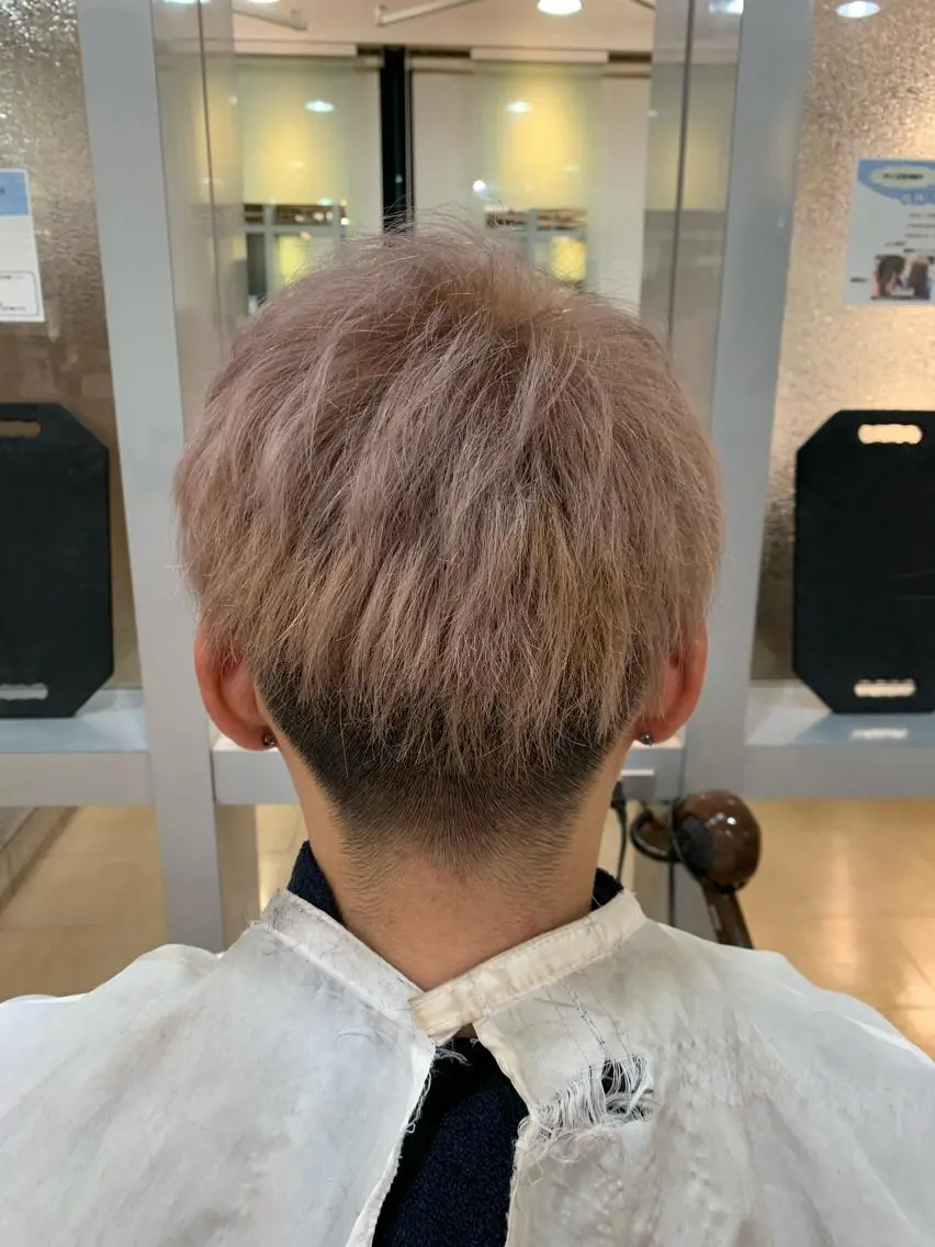 カラー 佐藤 舞のヘアスタイル