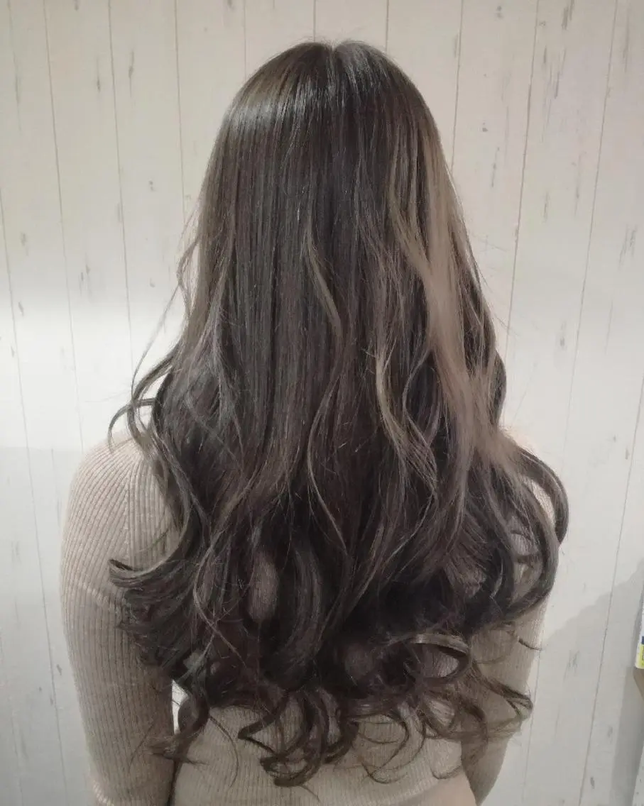 ロング カラー アッシュ ベージュカラー 西川 敏夫のヘアスタイル