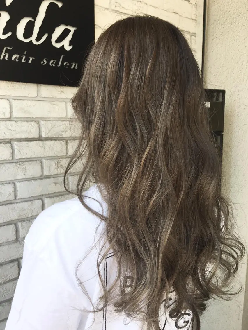 ロング カラー 工藤 綾華のヘアスタイル